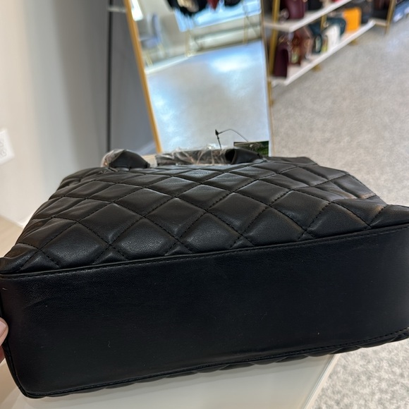 Badgley Mischka quilted purse $129 Msrp - Picture 6 of 6